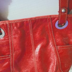 FOSSIL POCKETBOOK, RED 2 OUTSIDE POCKETS 3 INSIDE KEYCHAIN W/KEY